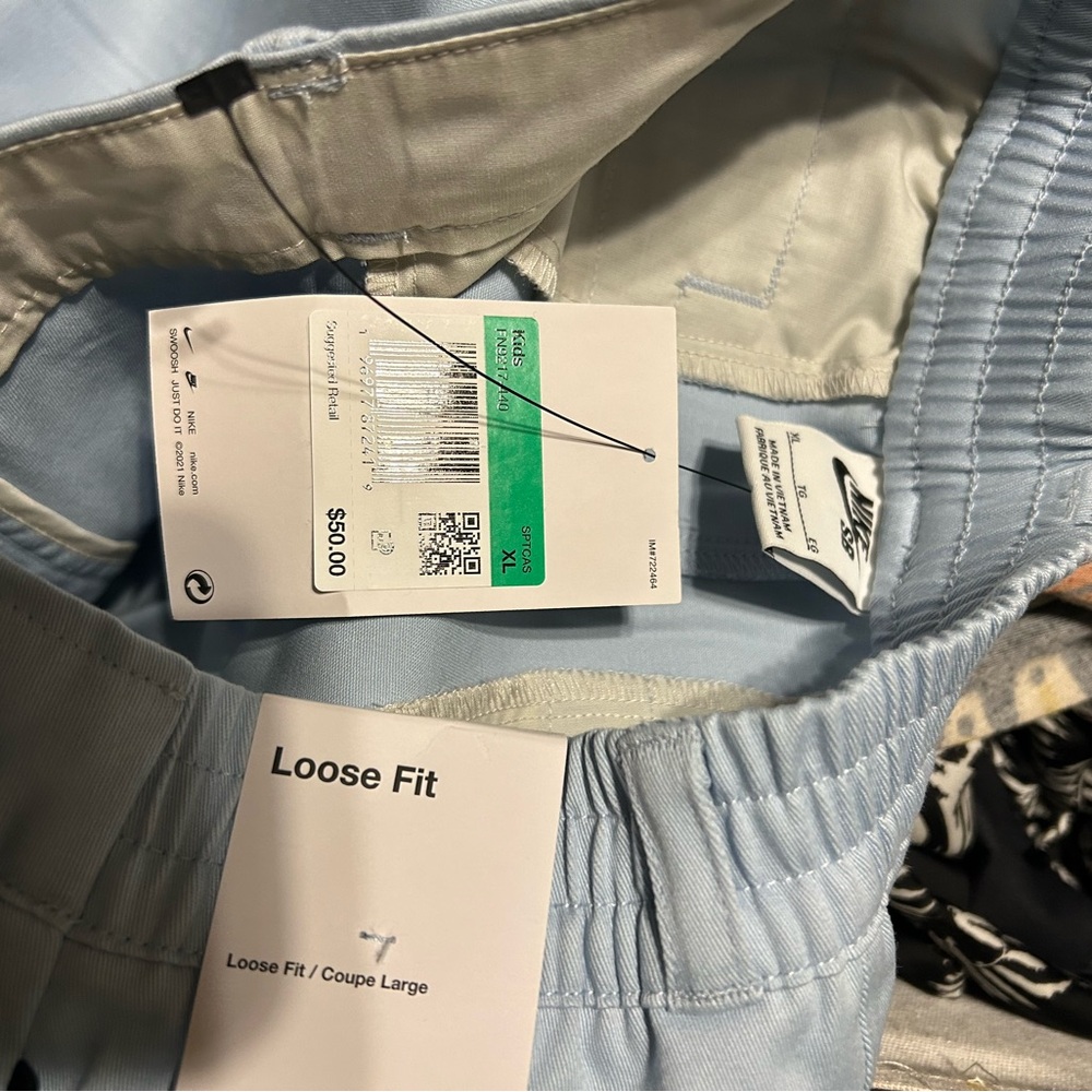 Nike SB loose fit extra large boys skater short shorts